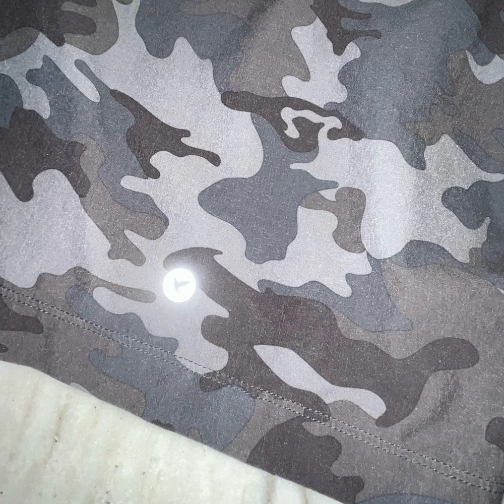 BIRDDOGS GRAY CAMO GYM SHORTS LONG 9” sz Small built in Underwear - Picture 5 of 10